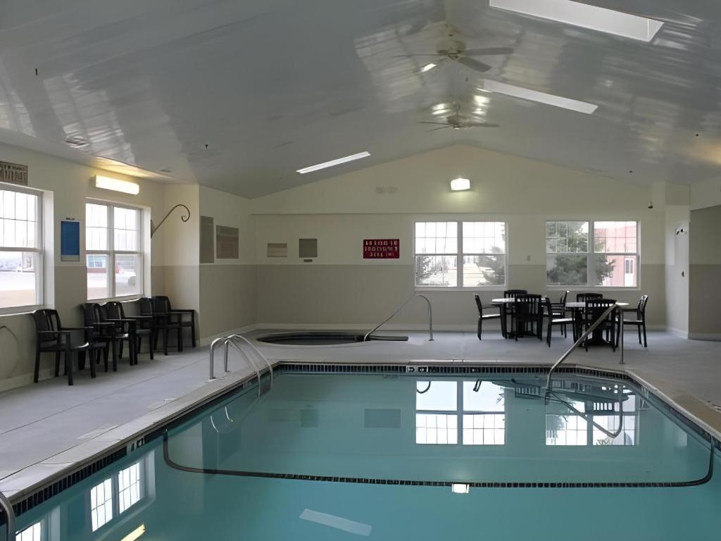 Country Inn & Suites By Radisson, Dundee, Mi Экстерьер фото