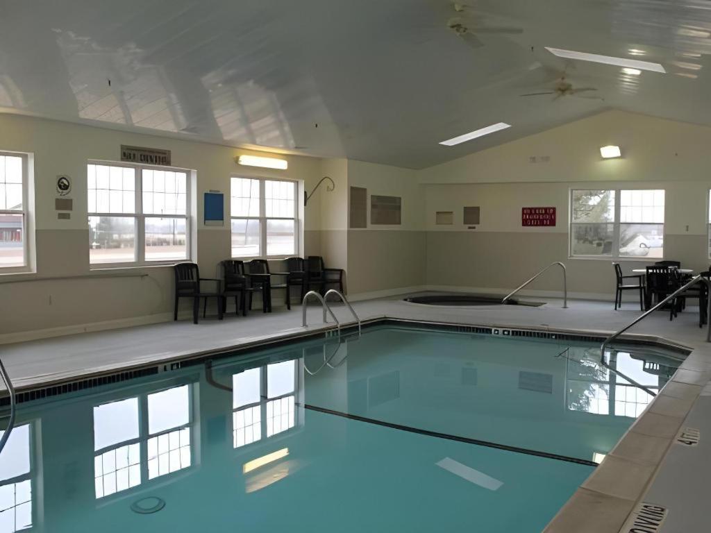 Country Inn & Suites By Radisson, Dundee, Mi Экстерьер фото